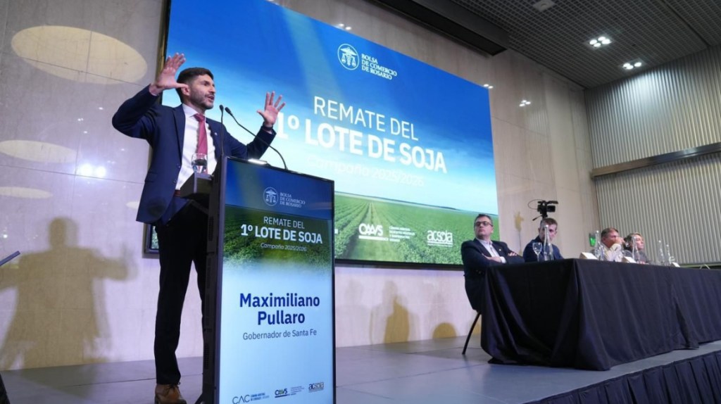 Maximiliano Pullaro durante el remate del primer lote de soja en la Bolsa de Comercio de Rosario